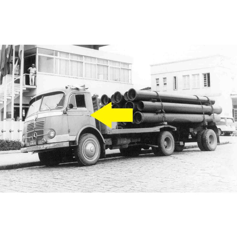 Maçaneta Externa Esquerda Mercedes Benz 1111 Lp 321 para Chave Usado