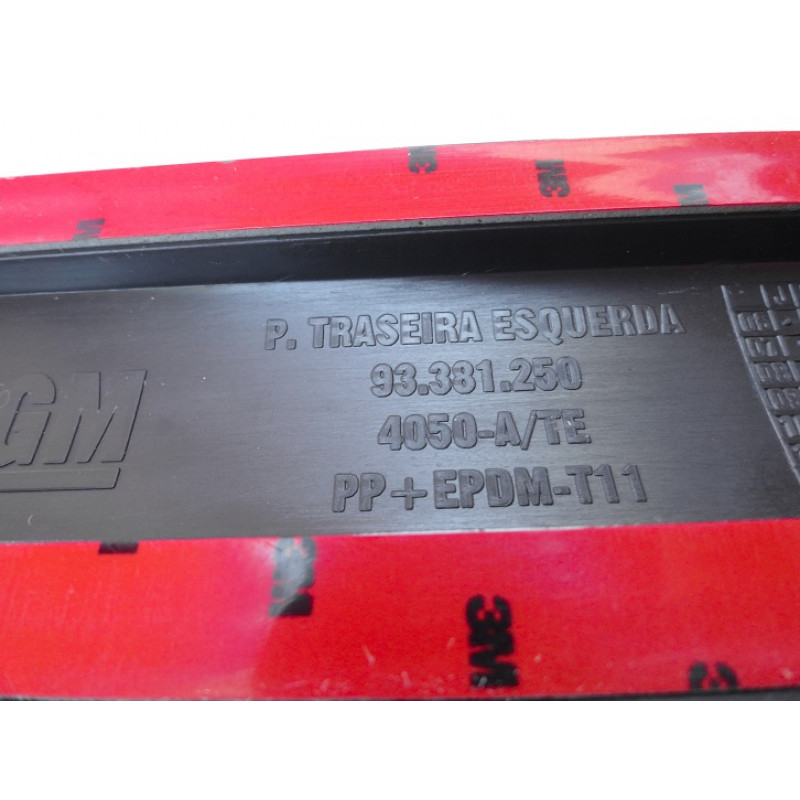 Friso Lateral Traseiro Celta 2 Portas 07 À 16 Original Novo - Par