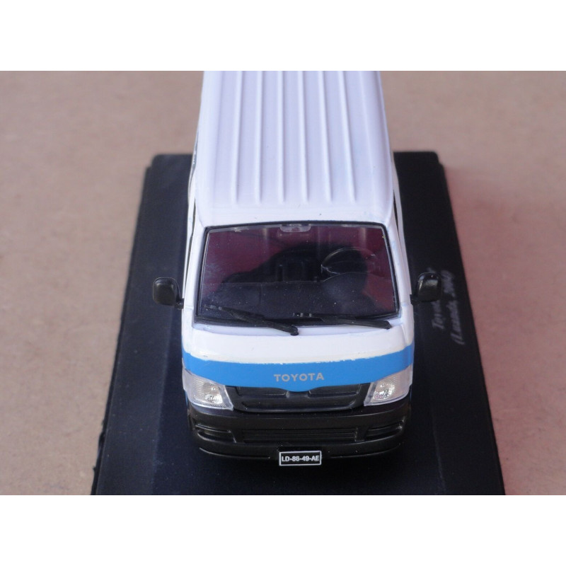 Miniatura Toyota Hiace 2004 Luanda Táxis do Mundo