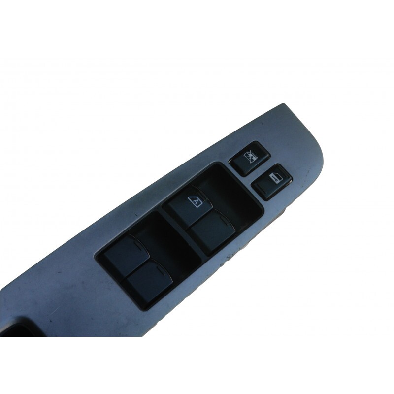 Moldura Botão Vidro Puxador Porta Dianteira Esquerda Nissan Livina Original 