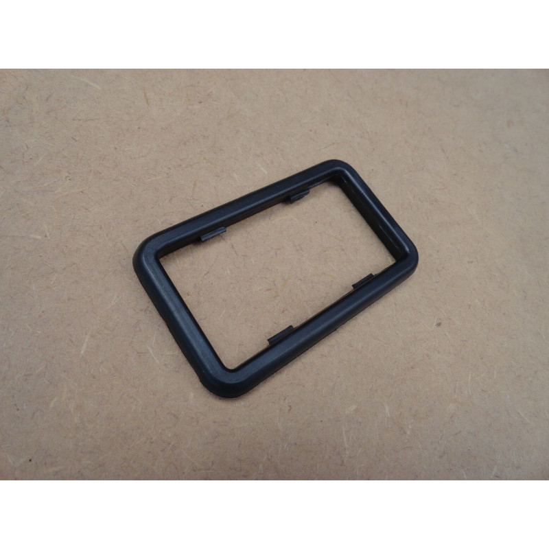 Moldura da Maçaneta Interna da Porta Preta Chevette 1983 a 1986