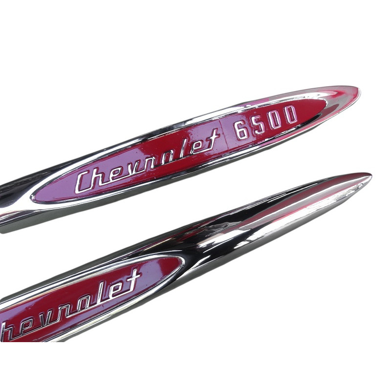 Emblema Lateral do Paralama Caminhão Chevrolet 6500 Marta Rocha 57 Par