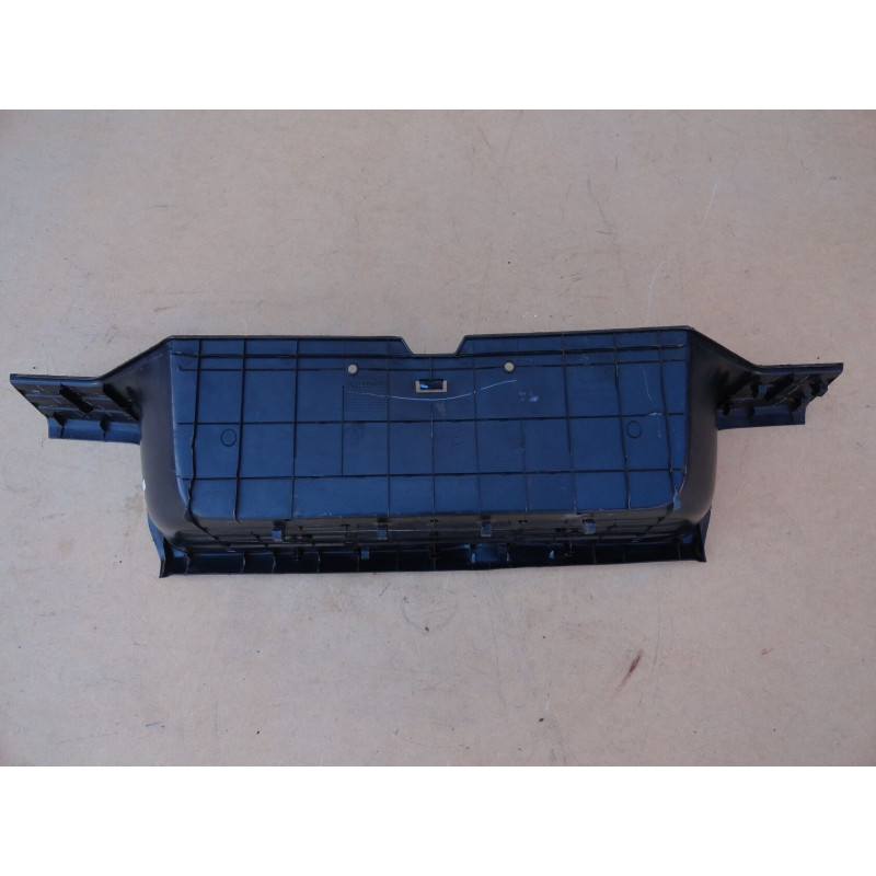 Pisadeira Central Parachoque Traseiro Toyota Hilux 2016 a 2021