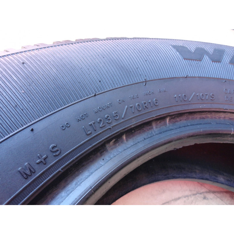 Pneu Goodyear Wrangler SR-A 235/70/16 Aro 16 Usado