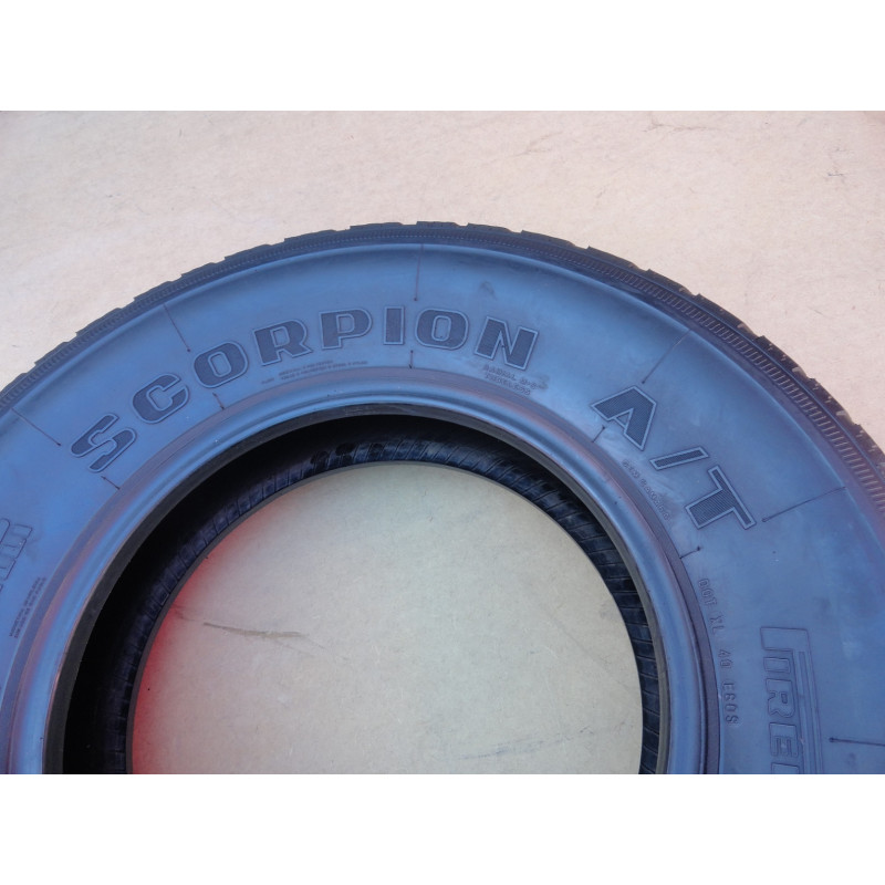 Pneu Pirelli Scorpion A/T 265 70 R16 Aro 16 Usado Riscado
