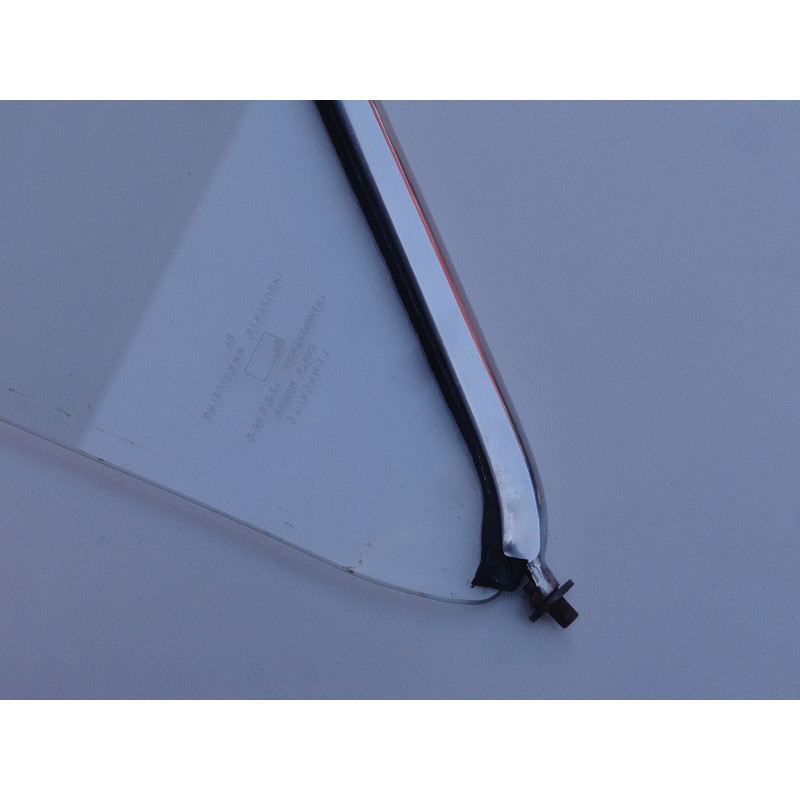 Quadro Quebra Vento Direito Fiat 147 até 1982 com Detalhe