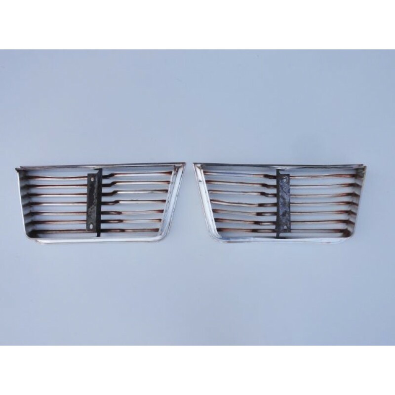 Grade Dianteira Rural Willys Luxo 65 E 66 Original Usada - Par