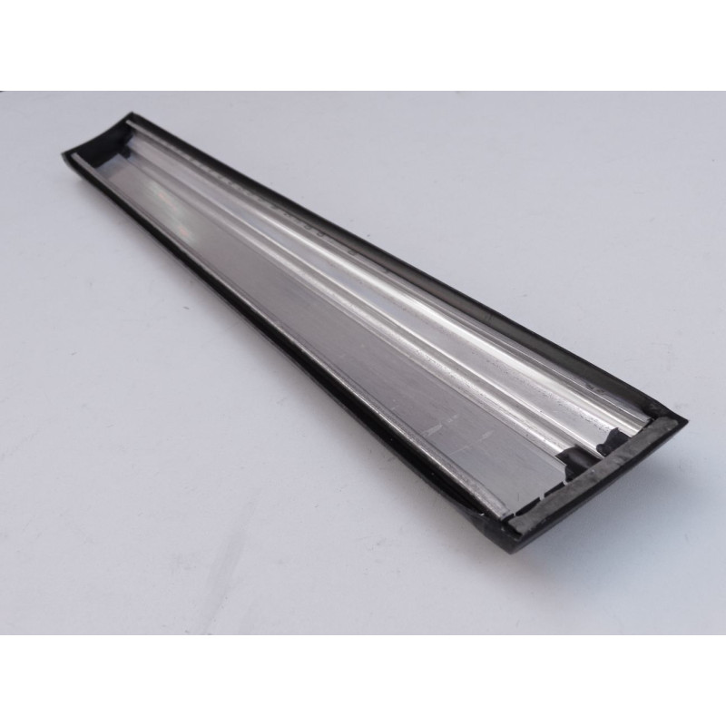 Friso Lateral Entre Porta Roda Traseira Esquerdo Versailles 2 Portas