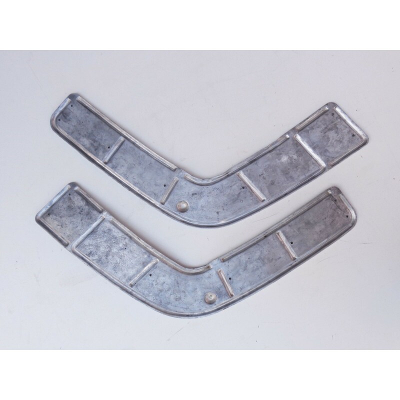 Acabamento Alumínio Parachoque Caminhão Mercedes Cara Preta - Par