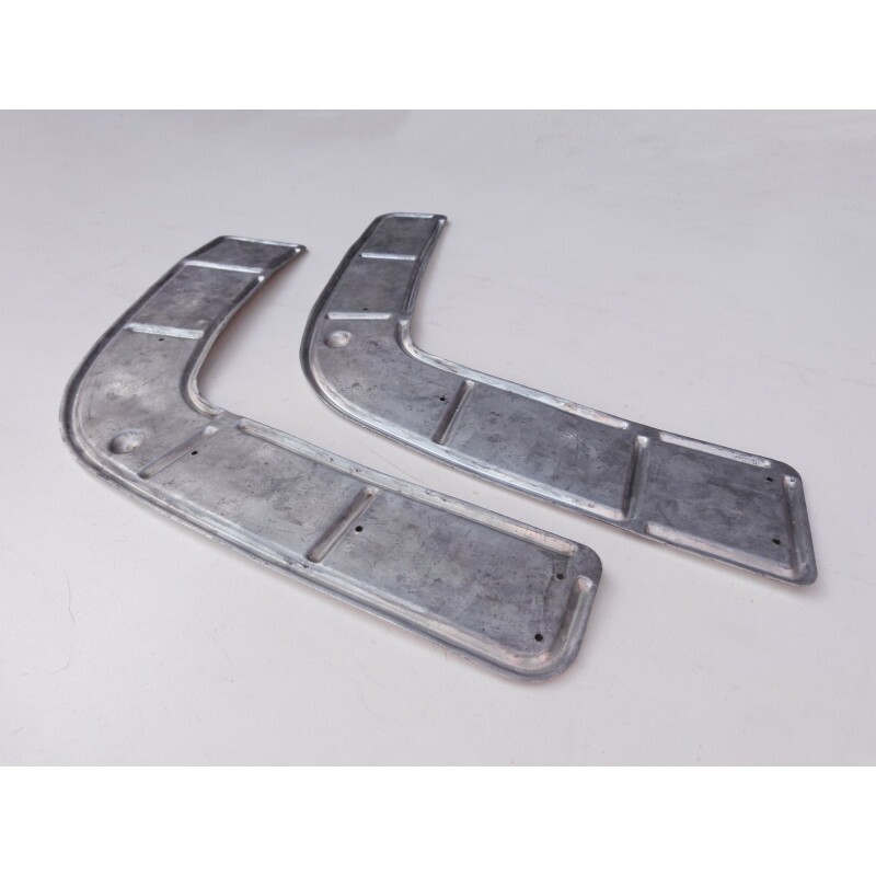 Acabamento Alumínio Parachoque Caminhão Mercedes Cara Preta - Par