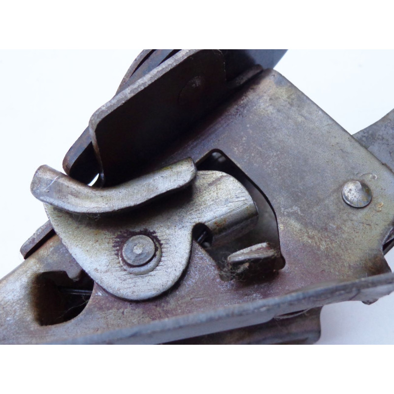 Fechadura Fecho Superior Capô F-100 F-600 62 à 64 e 69 à 71 - Braço Curto