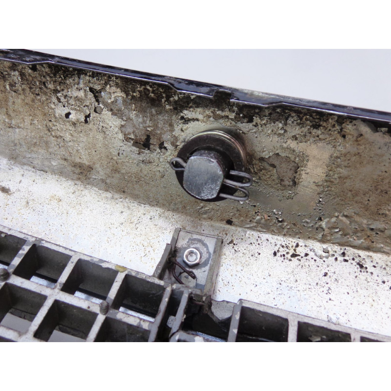 Grade Mercedes W114 W115 1974 à 1976 Original Usada Mod Maior