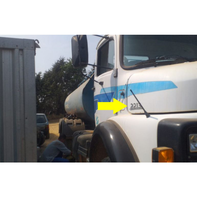 Emblema Lateral Capô Caminhão Mercedes 2213 Original Usado