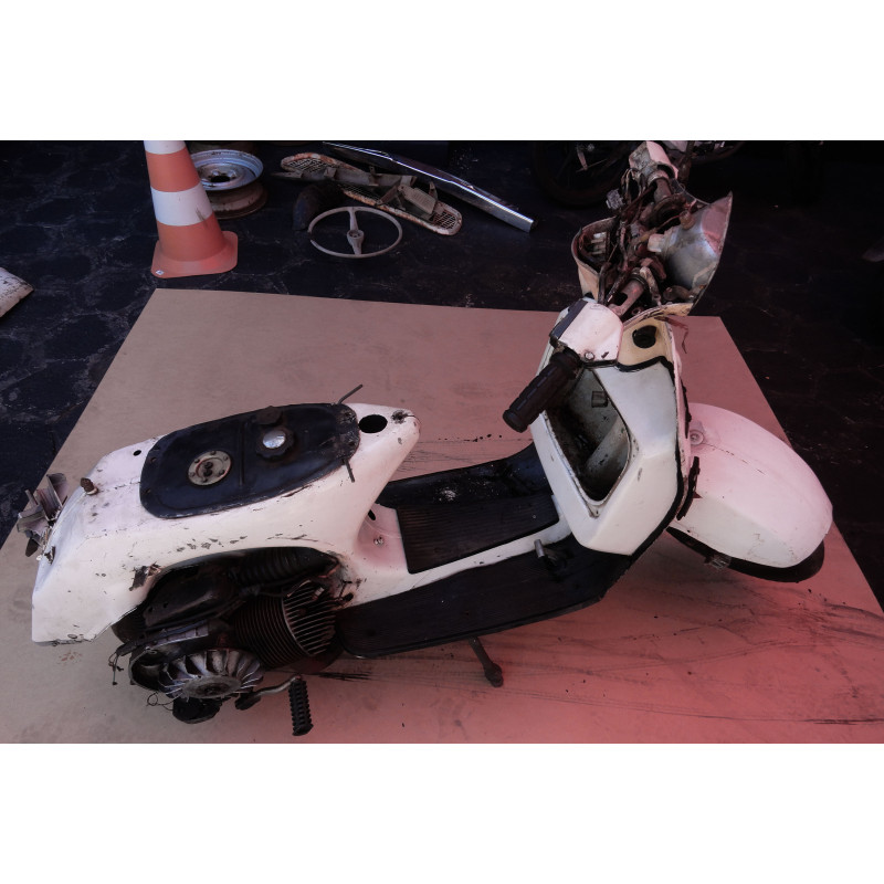 Sucata Moto Antiga Piaggio Vespa PX Década 80 No Estado Sem Documentação