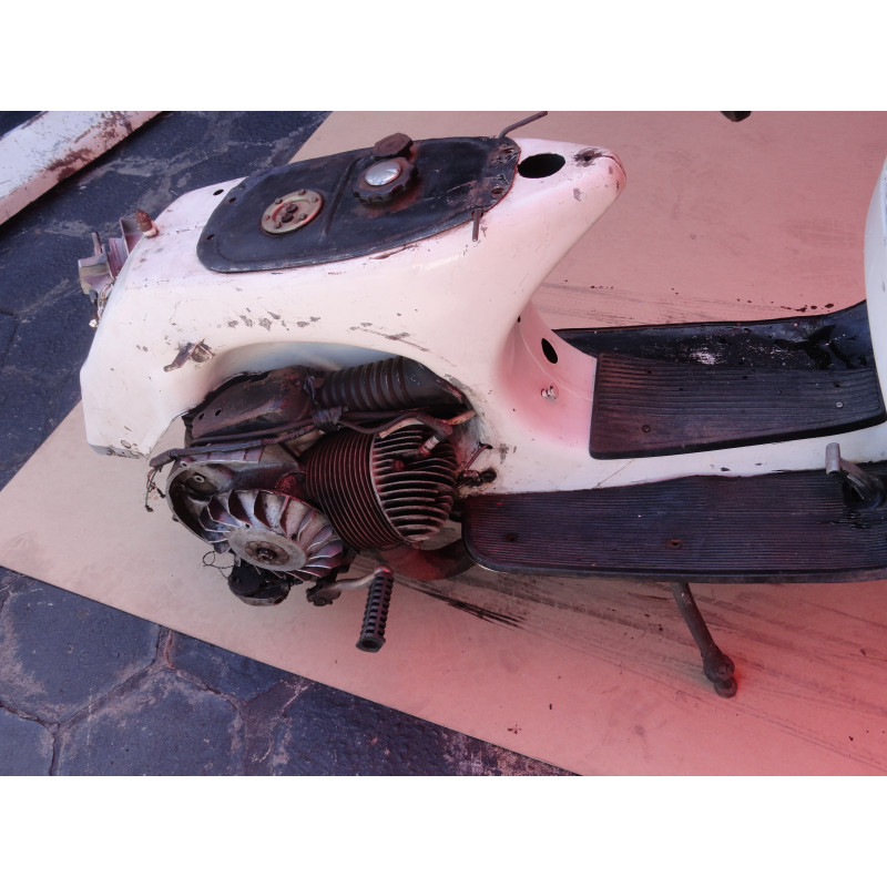 Sucata Moto Antiga Piaggio Vespa PX Década 80 No Estado Sem Documentação