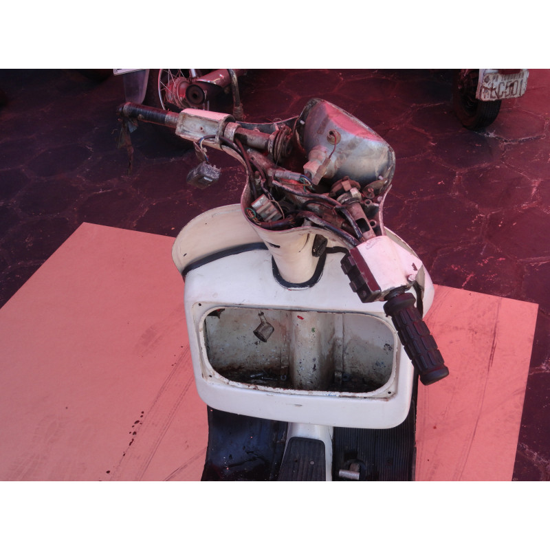 Sucata Moto Antiga Piaggio Vespa PX Década 80 No Estado Sem Documentação