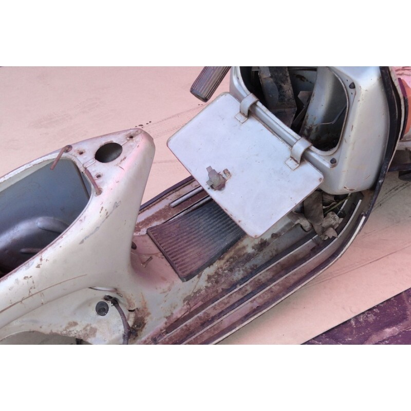 Sucata Moto Antiga Piaggo Vespa PX Década 80 No Estado Sem Documentação