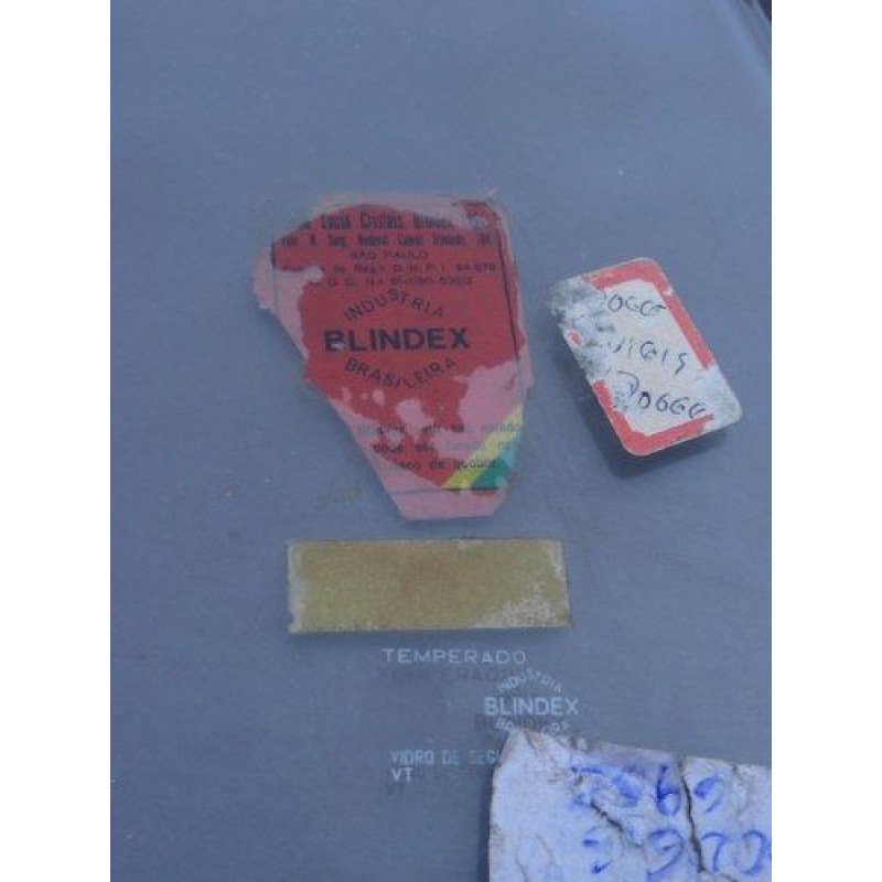 Vidro Vigia Traseiro D-100, D-400, D-700 Incolor Blindex
