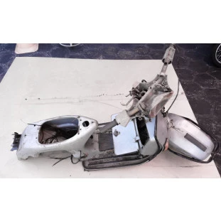 Sucata Moto Antiga Piaggo Vespa PX Década 80 No Estado Sem Documentação