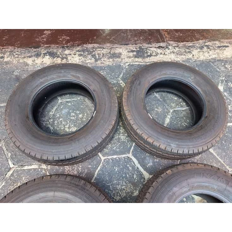 Pneu de carga 225/70 aro 15 Camionete Van Usado - Jogo
