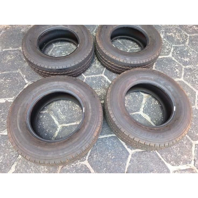 Pneu de carga 225/70 aro 15 Camionete Van Usado - Jogo