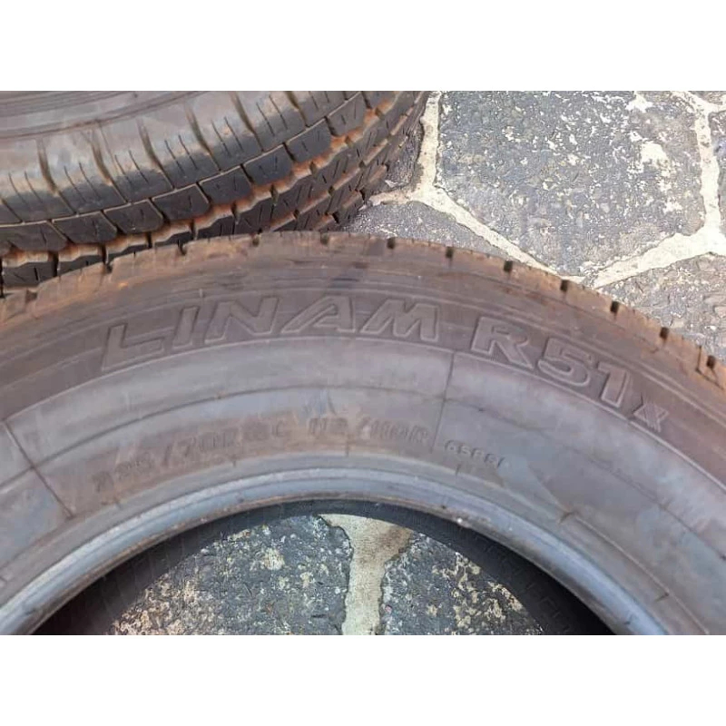 Pneu de carga 225/70 aro 15 Camionete Van Usado - Jogo