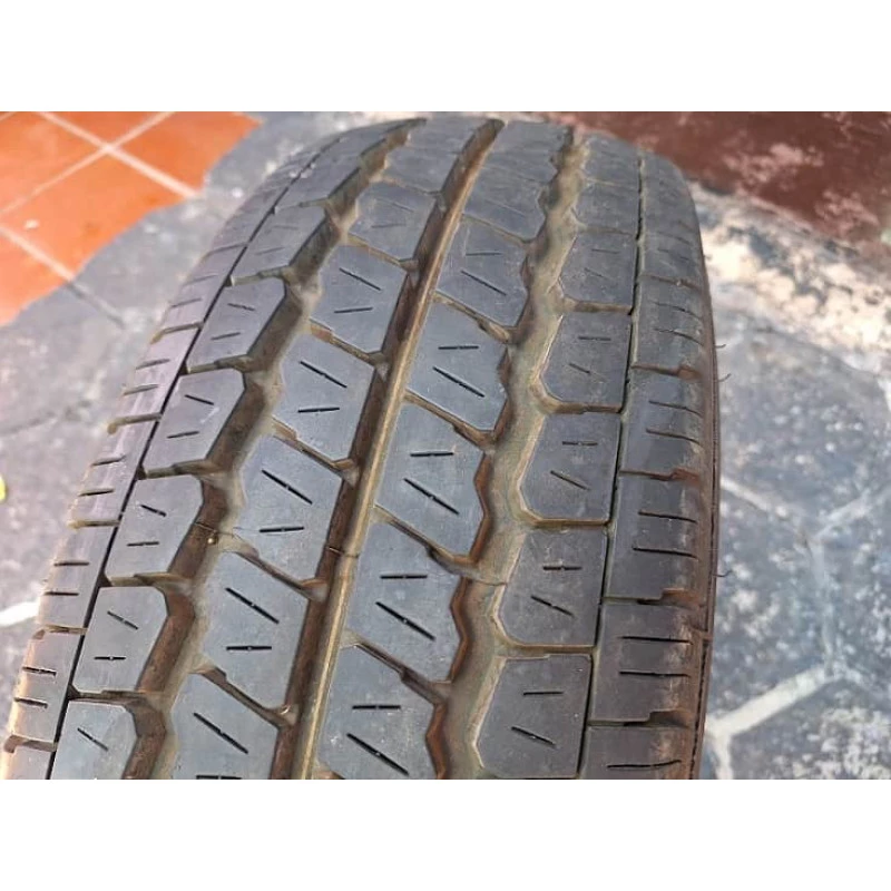 Pneu de carga 225/70 aro 15 Camionete Van Usado - Jogo