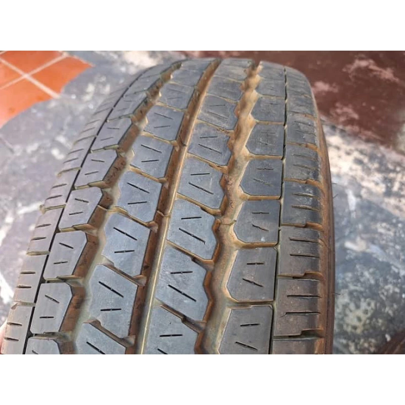 Pneu de carga 225/70 aro 15 Camionete Van Usado - Jogo