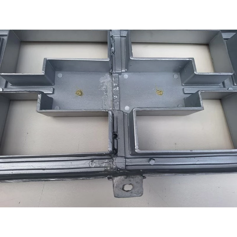 Grade Plástico C-10 D-10 A-10 79 À 85 Reprodução Restaurada