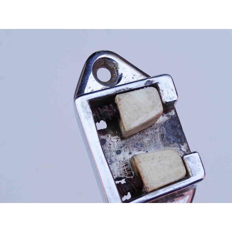 Batente Tampa Traseira Veraneio até 1988 Arteb com Mola Quebrada