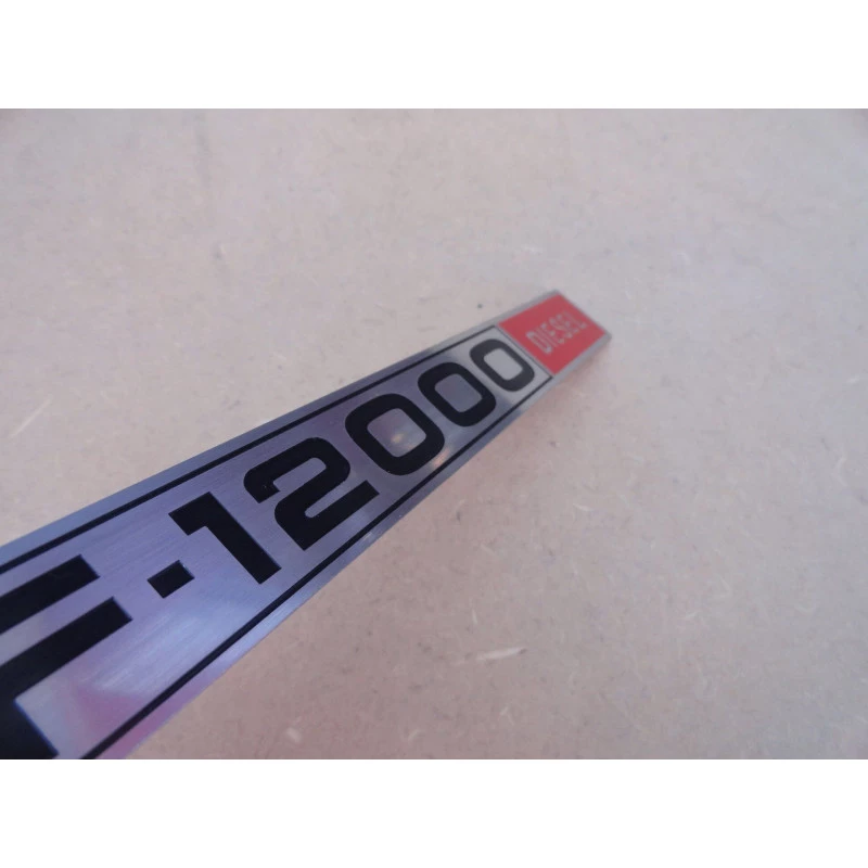 Chapinha do Emblema Lateral Logo F-12000 Diesel 80 a 82 Nova - Par