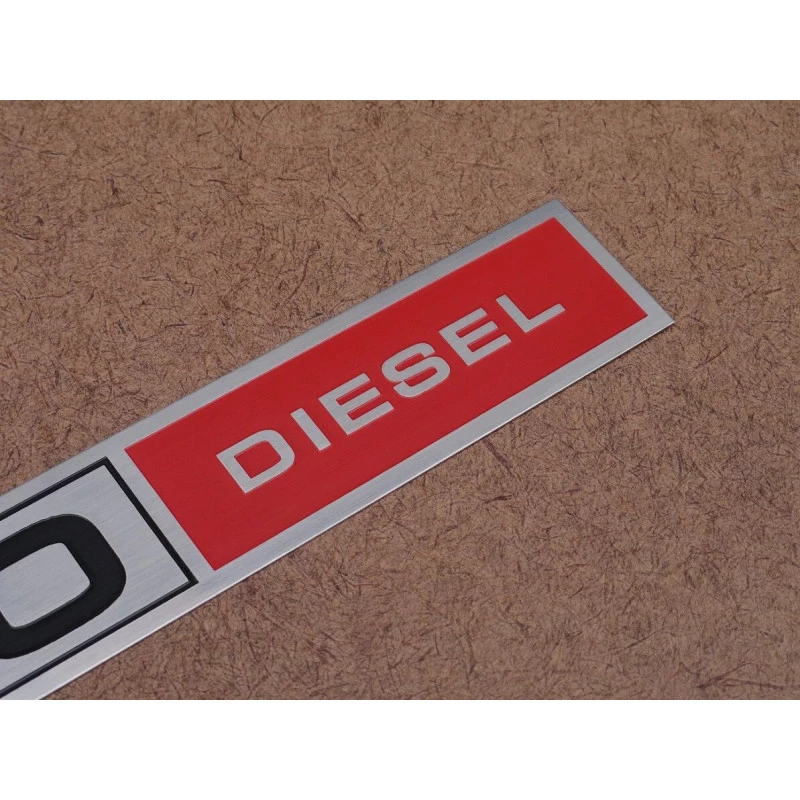 Chapinha do Emblema Lateral  Logo F-2000 Diesel 1980 a 1982 Nova