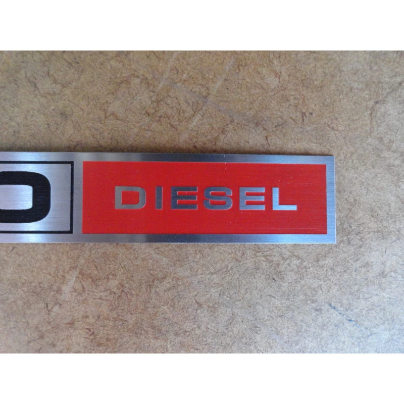 Chapinha do Emblema Lateral  Logo F-1000 Diesel 1980 a 1982