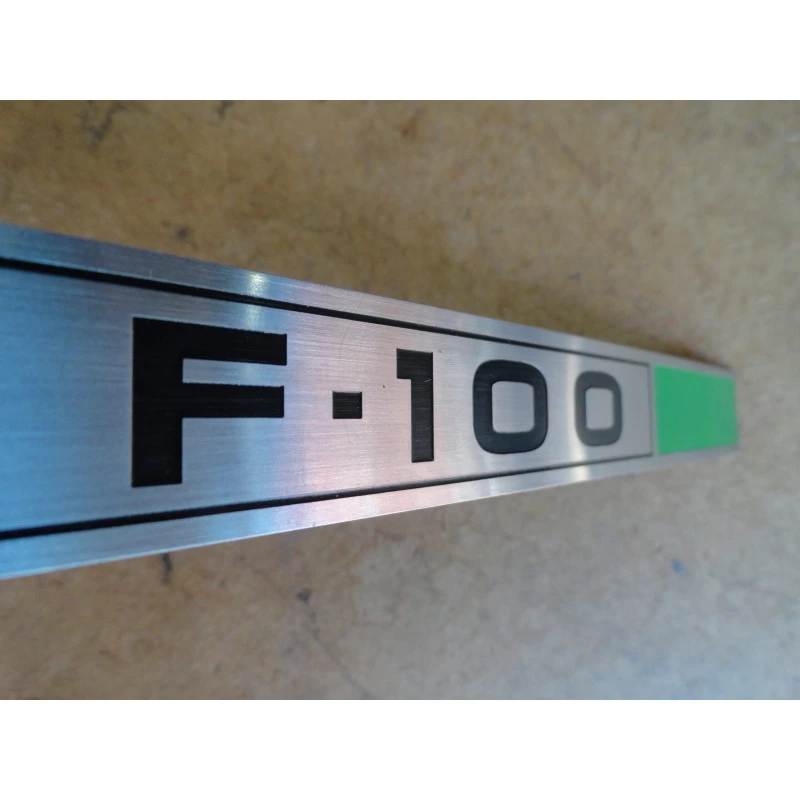Chapinha do Emblema Lateral Logo F-100 1980 a 1982