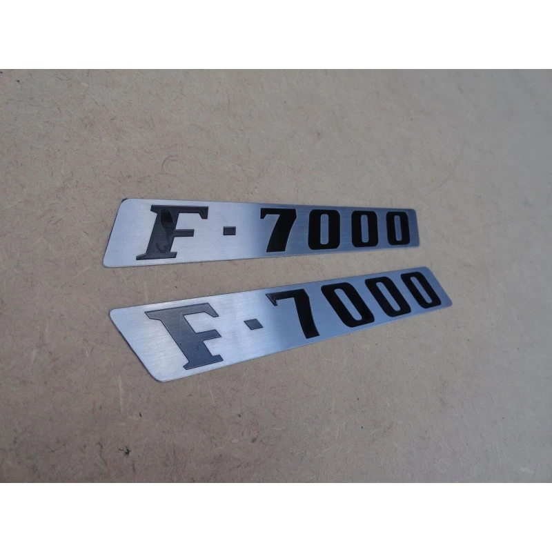 Emblema F-7000 do Emblema Lateral Capô F-7000 1972 a 1979 Par