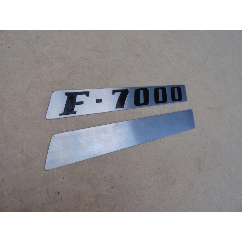 Emblema F-7000 do Emblema Lateral Capô F-7000 1972 a 1979 Par