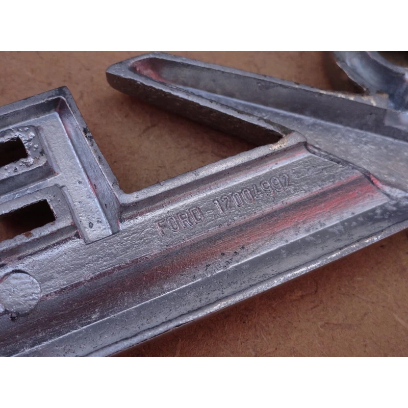 Emblema Lateral Capô F-100 V8 1965 a 1968 Original Cromado
