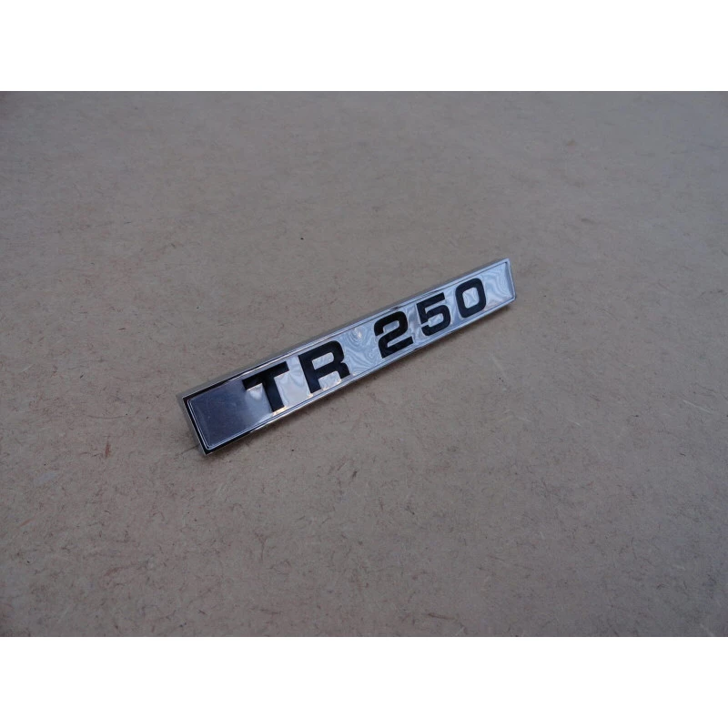 Emblema Lateral Paralama Traseiro Triumph TR250 1968 Importado Novo