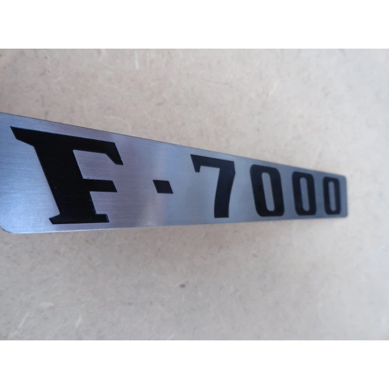 Emblema F-7000 do Emblema Lateral Esquerdo Capô F-7000 1972 a 1979