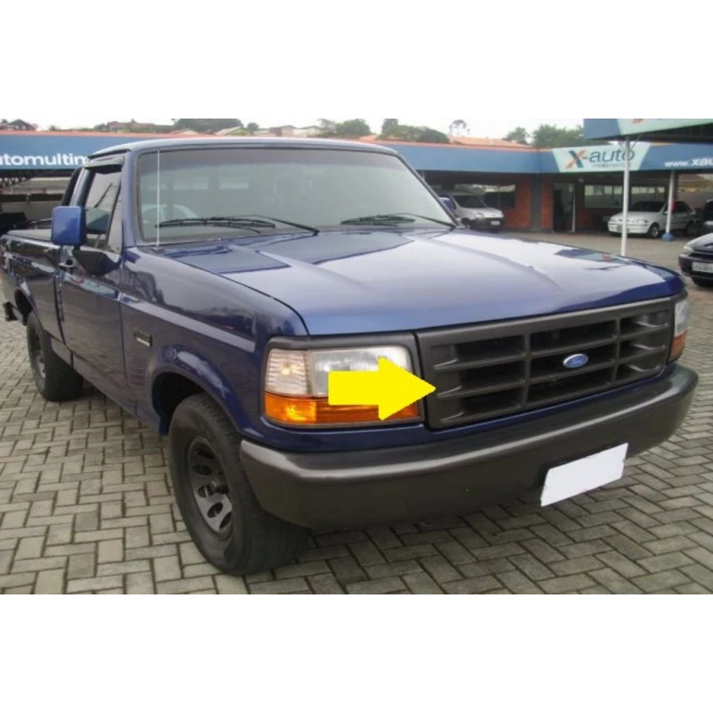 Grade Dianteira com Emblema F-1000 e F-4000 97 e 98 Original Usada