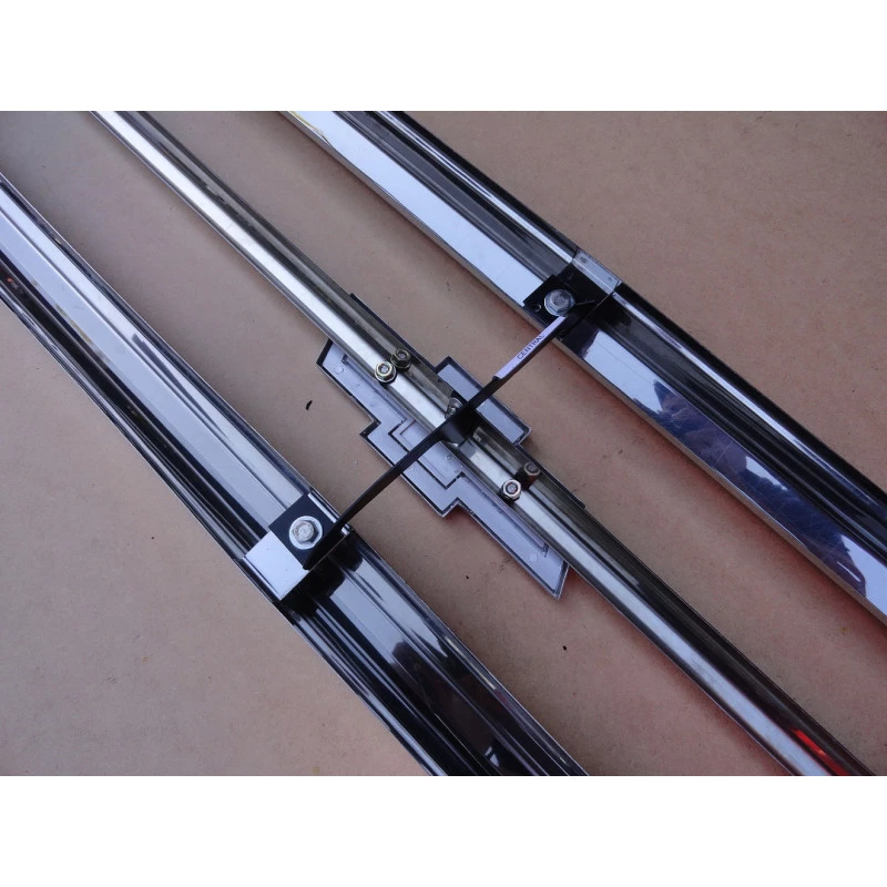 Grade Dianteira Veraneio C-10 D-60 1971 a 1978 Inox com Emblema
