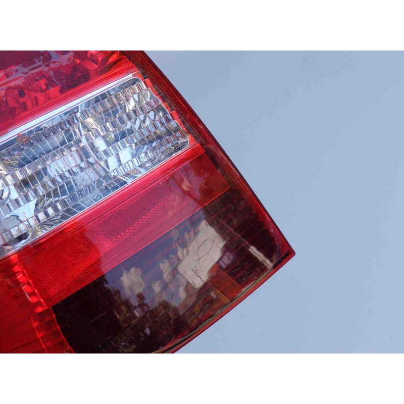 Lanterna Traseira Esquerda Nissan Livina Original Quebrada Usada