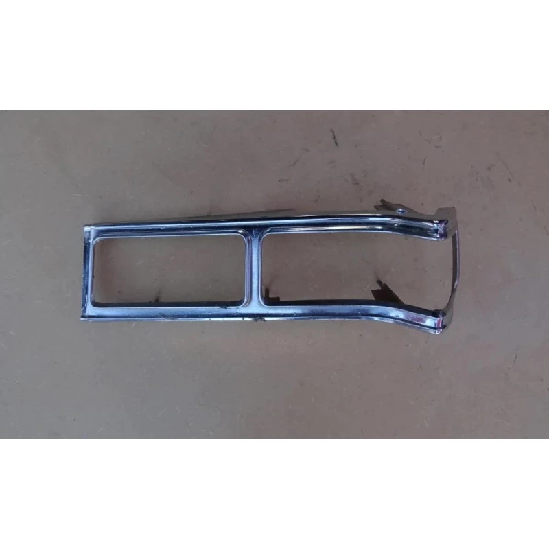 Moldura Friso Lanterna Traseira Direita Dodge Lebaron Magnum Moldura Friso Lanterna Traseira Direita Dodge Lebaron Magnum