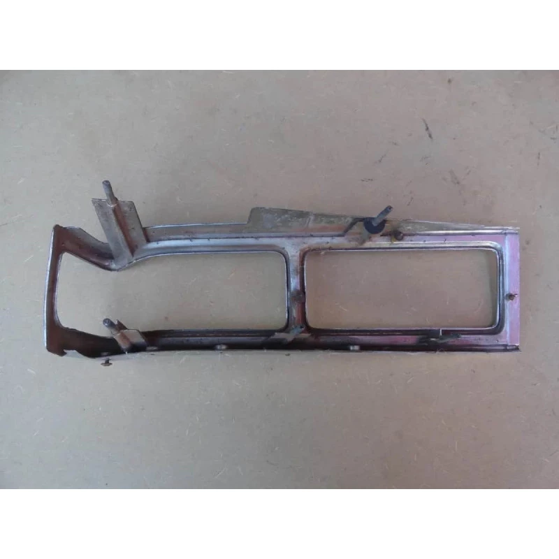 Moldura Friso Lanterna Traseira Direita Dodge Lebaron Magnum Moldura Friso Lanterna Traseira Direita Dodge Lebaron Magnum