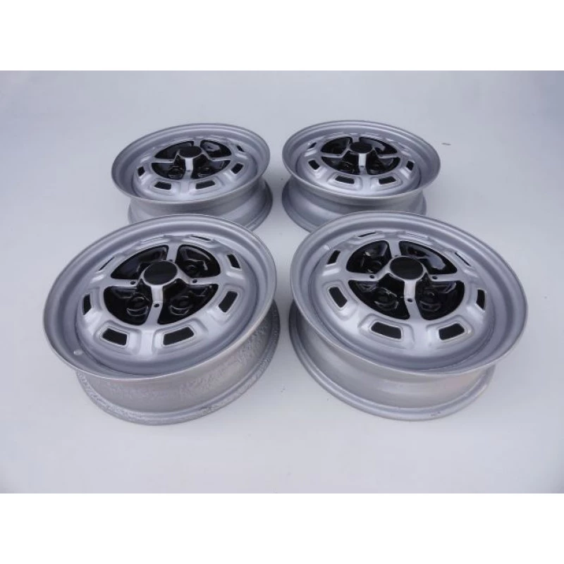 Roda Fiat 147 Gls Aro 13 Tala 4 Com Calotas Restaurada - Jogo